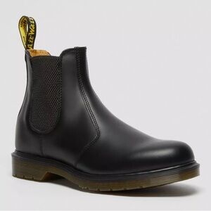 Dr. Martens 2976 Smooth Leather Chelsea Boot US 6